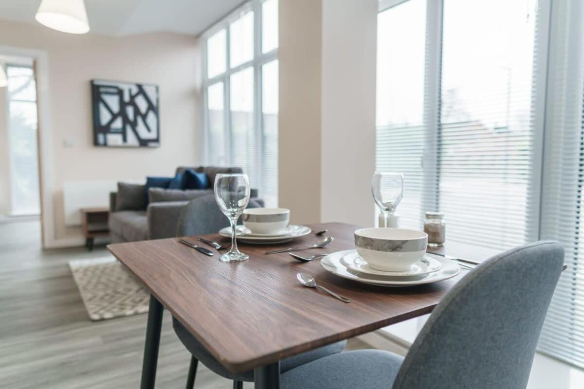 Bright 1 Bed Apartment Manchester - Sleeps 2 Buitenkant foto